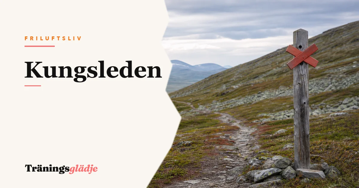 Vandringsled mellan fjäll med markeringsstolpe, ingen person synlig