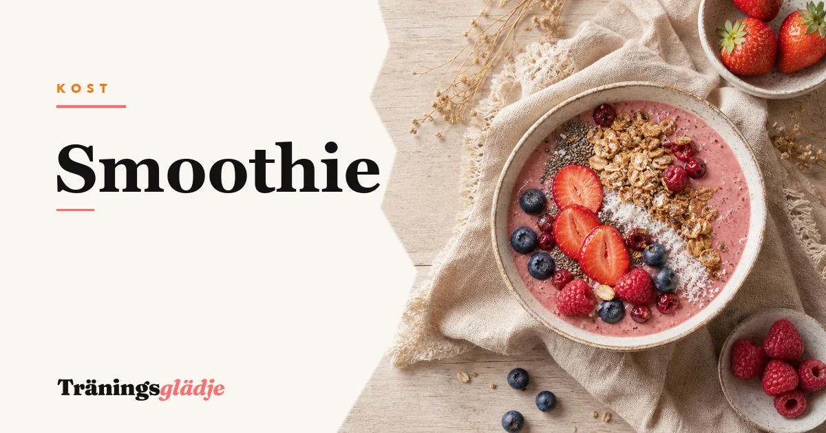 Tre färgglada smoothies i höga glas på trärundbord, bär och bananskivor bredvid, morgonljus från fönster